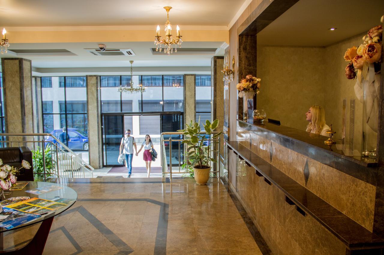 Grand Hotel กากรา ภายนอก รูปภาพ