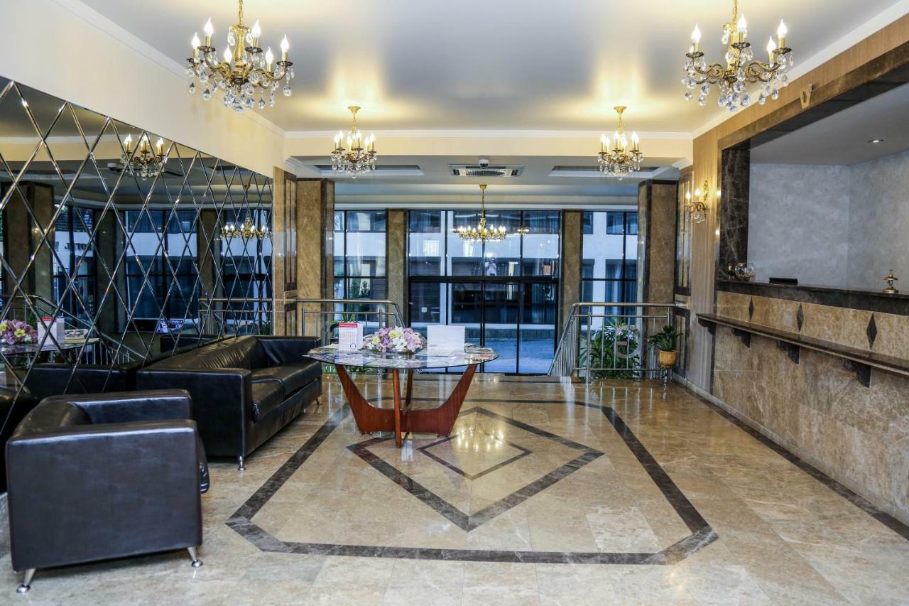 Grand Hotel กากรา ภายนอก รูปภาพ